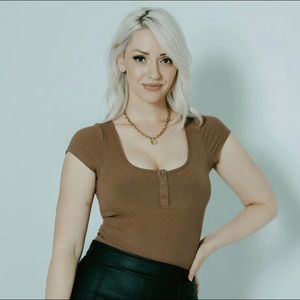 Klassy Network Brami Henley Tshirt medium brown built in bra